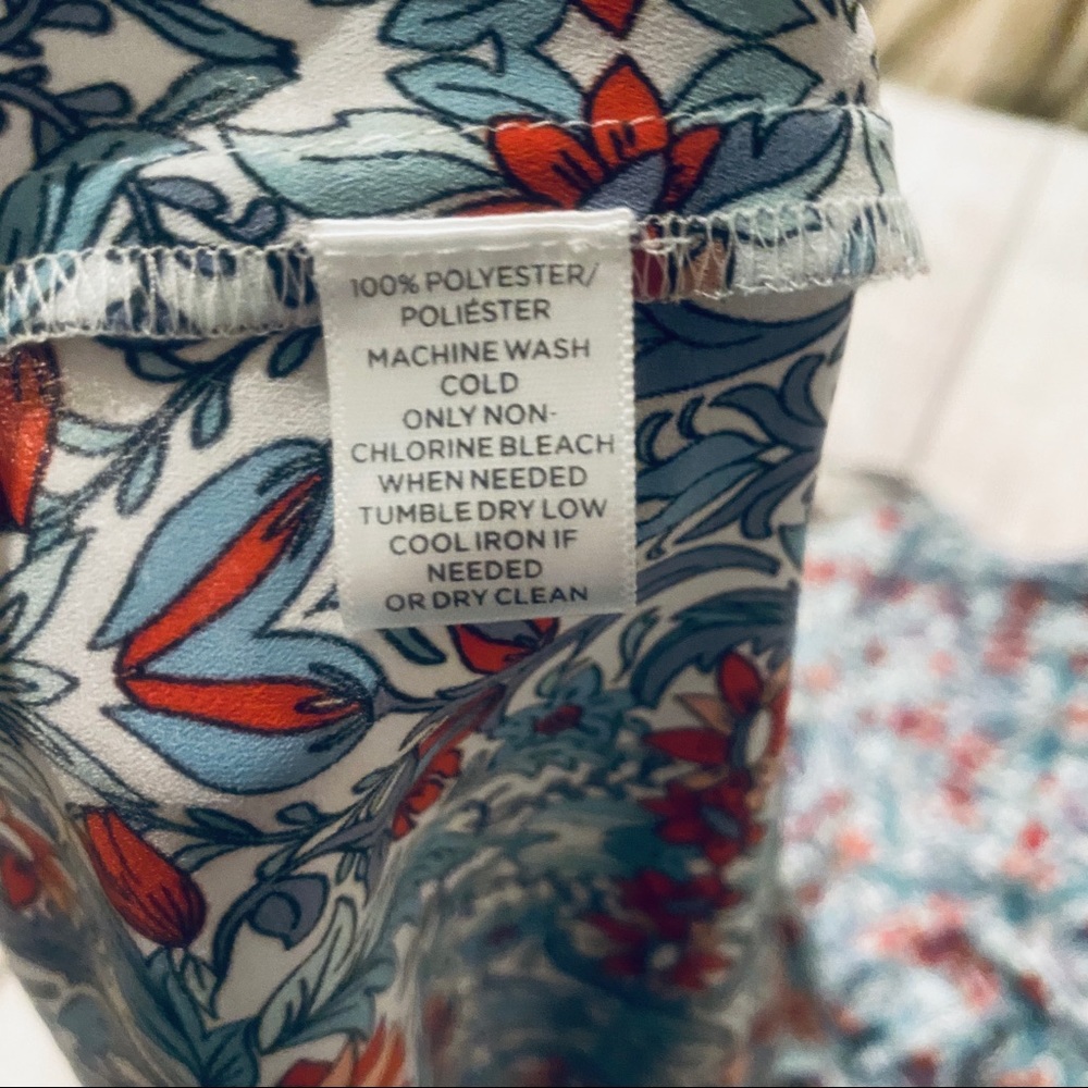 Loft Scroll Flutter Sleeve Top - image 7